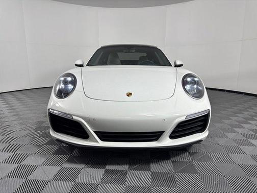 2018 Porsche 911 Carrera