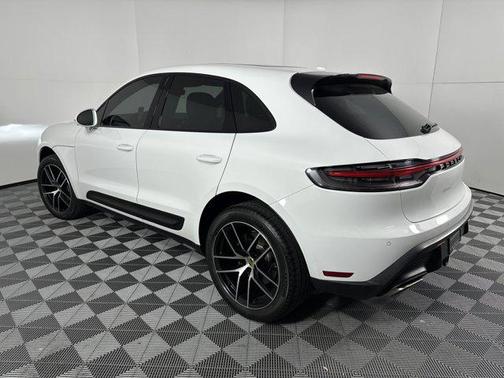 2023 Porsche Macan Base