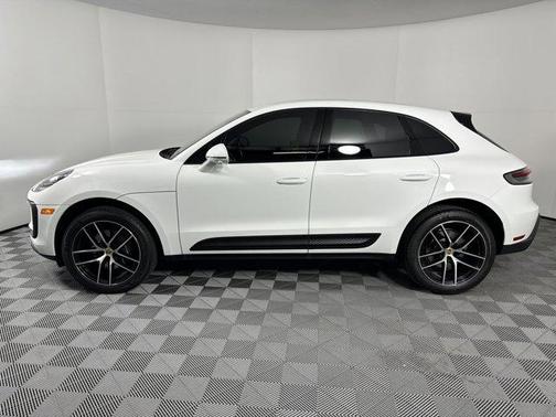 2023 Porsche Macan Base