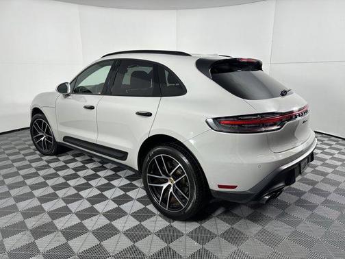 2022 Porsche Macan Base