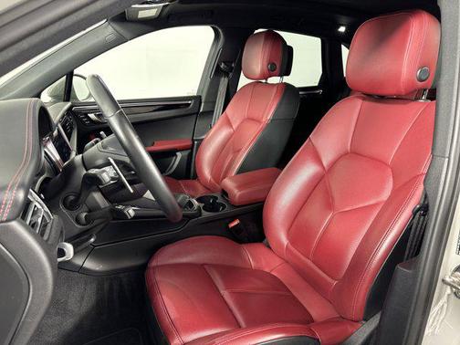 2022 Porsche Macan Base