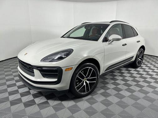 2022 Porsche Macan Base