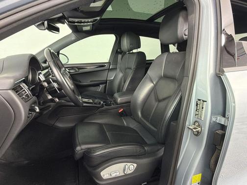 Dolomite Silver Metallic 2024 Porsche Macan Macan