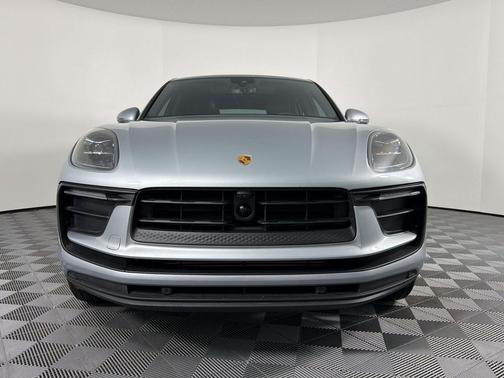 Dolomite Silver Metallic 2024 Porsche Macan Macan