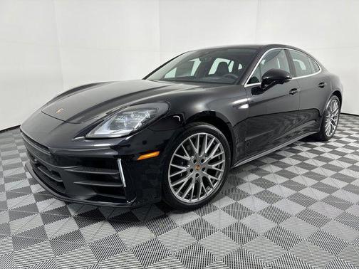 2025 Porsche Panamera 4