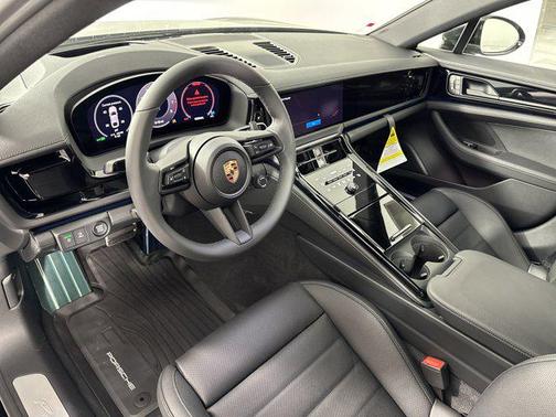2025 Porsche Panamera 4