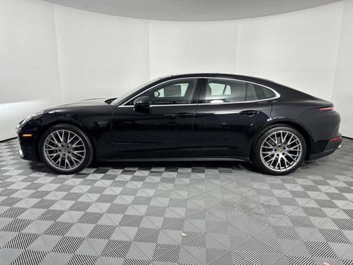 2025 Porsche Panamera 4