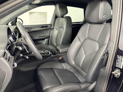 2025 Porsche Macan AWD