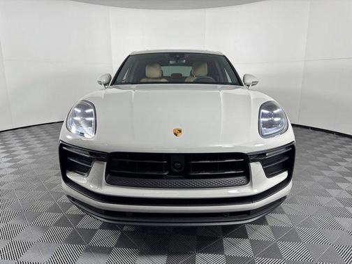 2026 Porsche Macan AWD