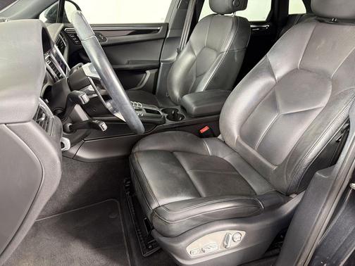 Volcano Grey Metallic 2017 Porsche Macan Macan