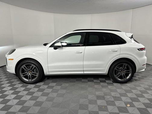 2025 Porsche Cayenne AWD
