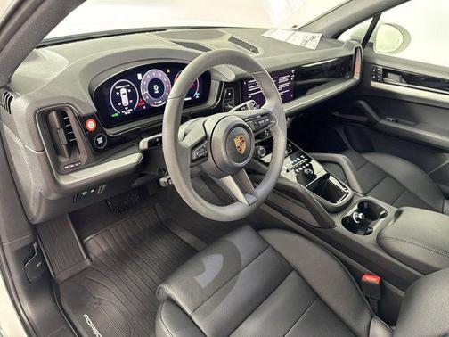 2025 Porsche Cayenne AWD