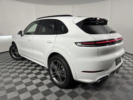 2025 Porsche Cayenne AWD