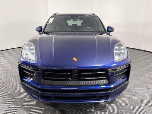 Gentian Blue Metallic 2026 Porsche Macan Macan