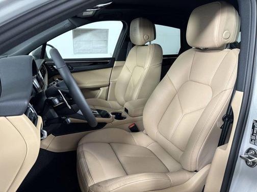 2025 Porsche Macan AWD