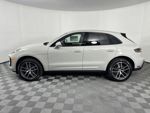 2025 Porsche Macan AWD