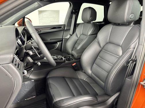 2025 Porsche Macan AWD