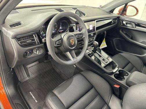 2025 Porsche Macan AWD