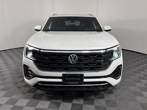 Opal White Pearl 2024 Volkswagen Atlas Cross Sport 2.0T SEL