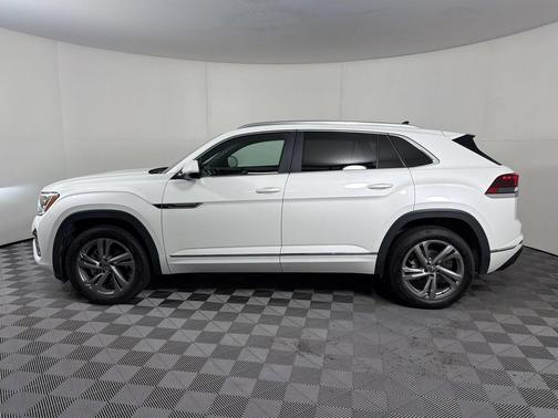 Opal White Pearl 2024 Volkswagen Atlas Cross Sport 2.0T SEL