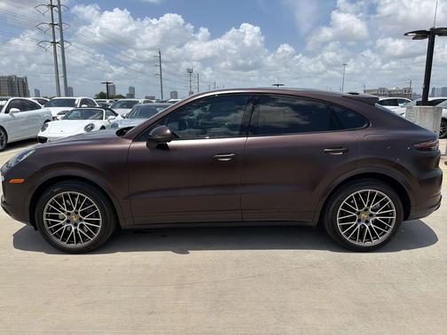 Mahogany Metallic 2023 Porsche Cayenne Platinum Edition