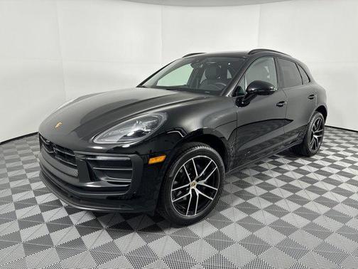 2025 Porsche Macan Base