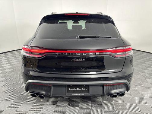 2025 Porsche Macan Base