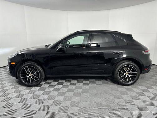 2025 Porsche Macan Base