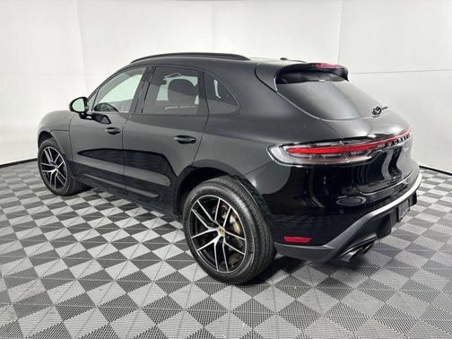 2025 Porsche Macan Base