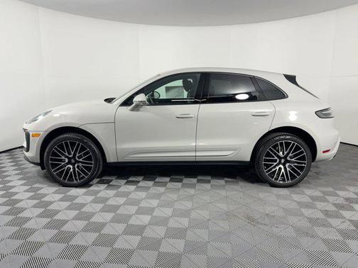 2026 Porsche Macan AWD