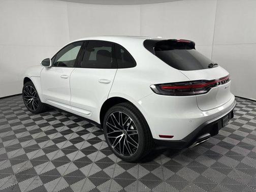 2025 Porsche Macan AWD