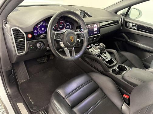 Carrara White Metallic 2023 Porsche Cayenne Cayenne