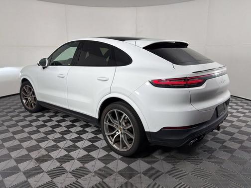 Carrara White Metallic 2023 Porsche Cayenne Cayenne