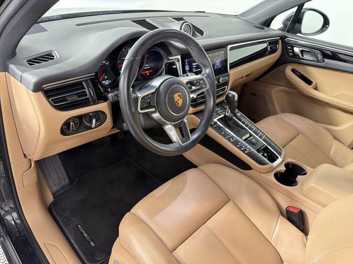 Volcano Grey Metallic 2020 Porsche Macan Macan