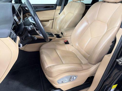 Volcano Grey Metallic 2020 Porsche Macan Macan