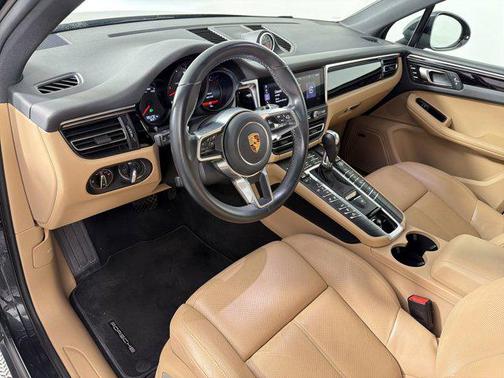 Volcano Grey Metallic 2020 Porsche Macan Macan