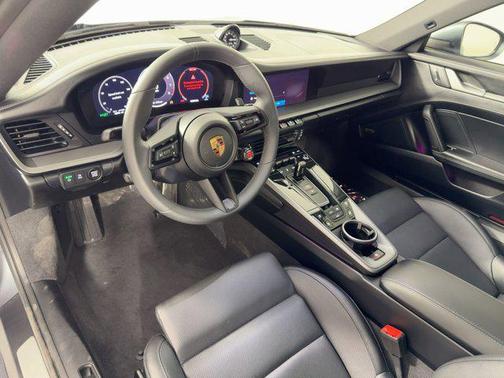 2025 Porsche 911 Carrera