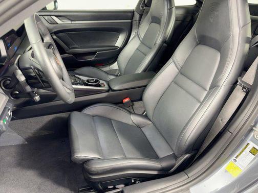 2025 Porsche 911 Carrera