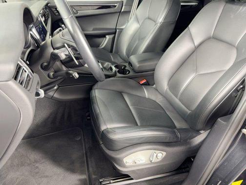 2023 Porsche Macan AWD