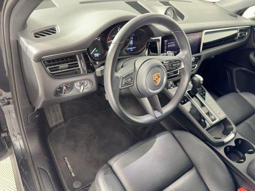 2023 Porsche Macan AWD