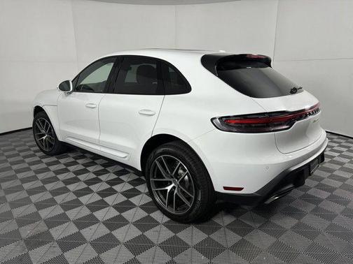 2025 Porsche Macan AWD