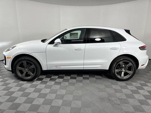 2025 Porsche Macan Base