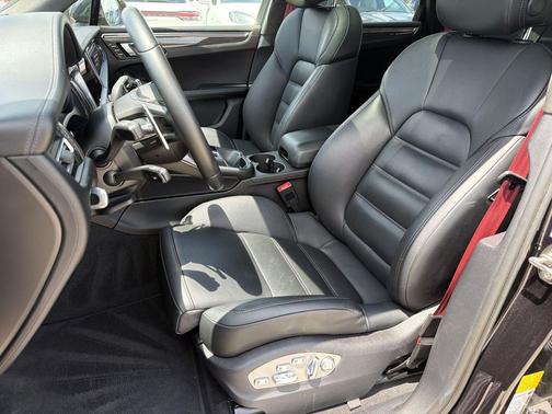 Jet Black Metallic 2024 Porsche Macan Macan GTS
