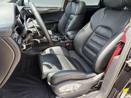 Jet Black Metallic 2024 Porsche Macan Macan GTS