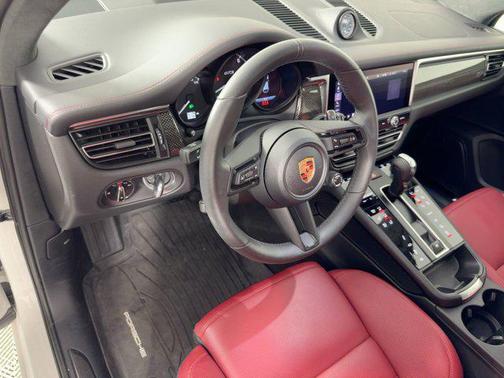 2025 Porsche Macan GTS