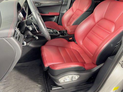 2025 Porsche Macan GTS