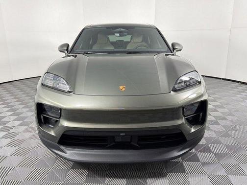 Aventurine Green Metallic 2026 Porsche Macan Macan Electric