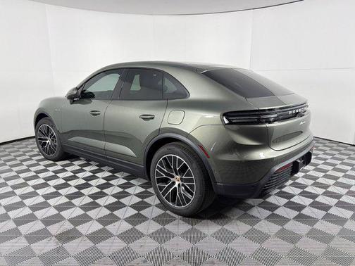 Aventurine Green Metallic 2026 Porsche Macan Macan Electric