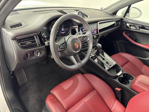 2025 Porsche Macan AWD
