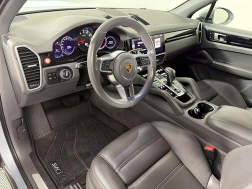 Dolomite Silver Metallic 2021 Porsche Cayenne Cayenne